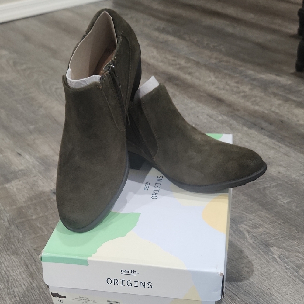 Earth Origins Women's Suede Olive Ankle Booties - Picture 5 of 7